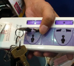 由于具有識別功能，插座只對標準插頭&ldquo;來電&rdquo;人體不受傷害