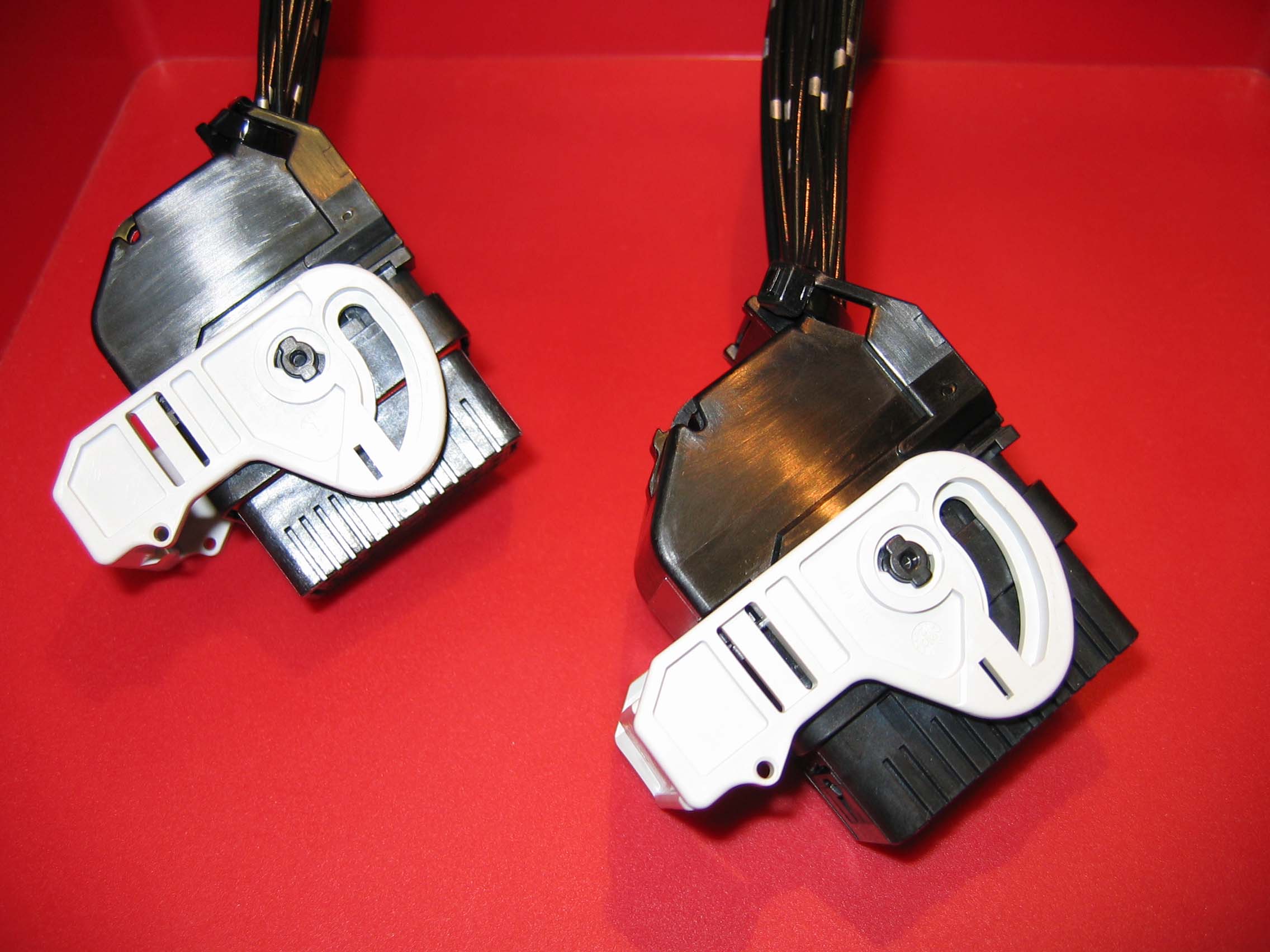 CMX密封型、 混合式、高密度、模塊化連接器系列