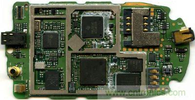 在射頻、核心處理器、高速存儲器等高頻元件區(qū)塊，可使用金屬屏蔽方式改善產(chǎn)品EMI影響問題