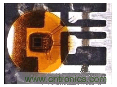 圖2：對(duì)于車用級(jí)R2Coupler產(chǎn)品如ACPL-M43T光電耦合器，Avago使用雙線強(qiáng)化關(guān)鍵功能連接