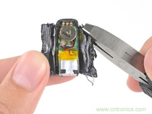 割開塑料管道，剝離