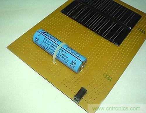 微型太陽能供電板DIY，給手電筒收音機供電