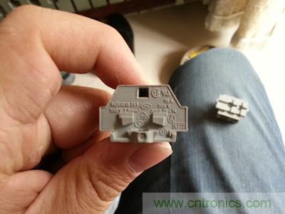 手工打造太陽能充電照明系統(tǒng):點(diǎn)亮LED給手機(jī)充電