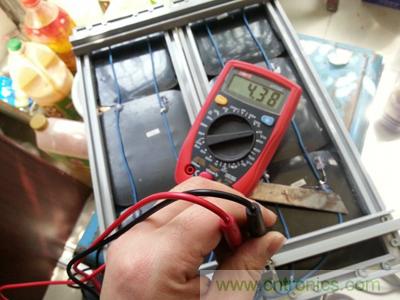 手工打造太陽能充電照明系統(tǒng):點(diǎn)亮LED給手機(jī)充電