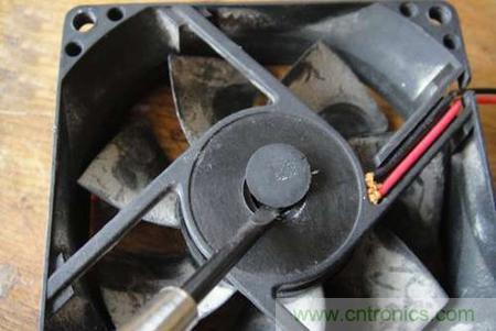 想減少電費(fèi)嗎？DIY一個(gè)迷你風(fēng)力發(fā)電機(jī)吧