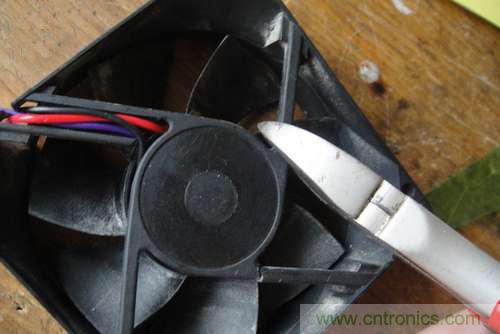 想減少電費(fèi)嗎？DIY一個(gè)迷你風(fēng)力發(fā)電機(jī)吧