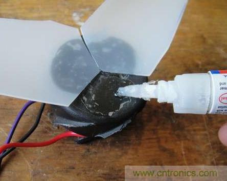 想減少電費(fèi)嗎？DIY一個(gè)迷你風(fēng)力發(fā)電機(jī)吧