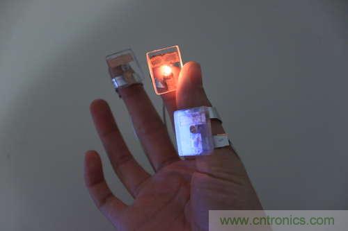 LED多點(diǎn)觸控手套DIY：把各部分焊接起來，測(cè)試