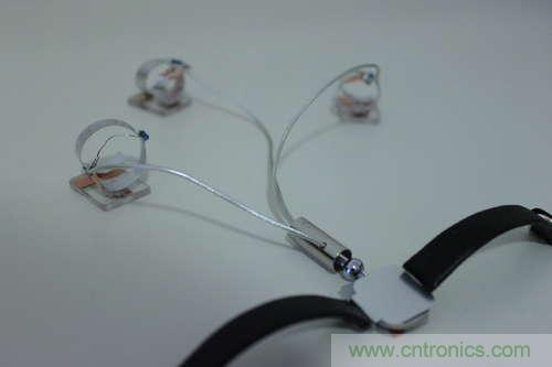 LED多點(diǎn)觸控手套DIY：把各部分焊接起來，測(cè)試