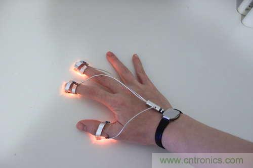 LED多點(diǎn)觸控手套DIY：把各部分焊接起來，測(cè)試