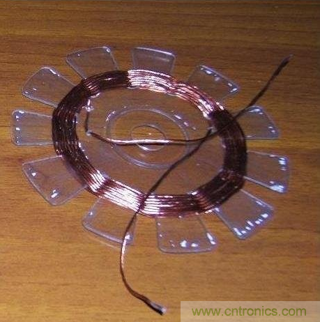 DIY:手工打造智能無(wú)線供電臺(tái)燈