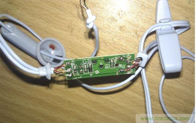 背面：電阻，電容，電感。接線圖也有標(biāo)注。很復(fù)雜的線控。