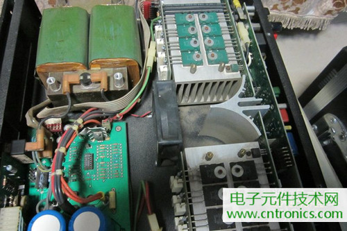 用料很給力！專業(yè)后級(jí)功放美國(guó)高峰FA1201拆解