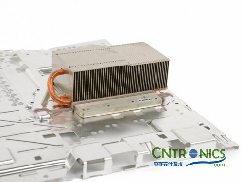 游戲機(jī)內(nèi)部的秘密:逆天級(jí)拆解索尼 PALY STATION 4!