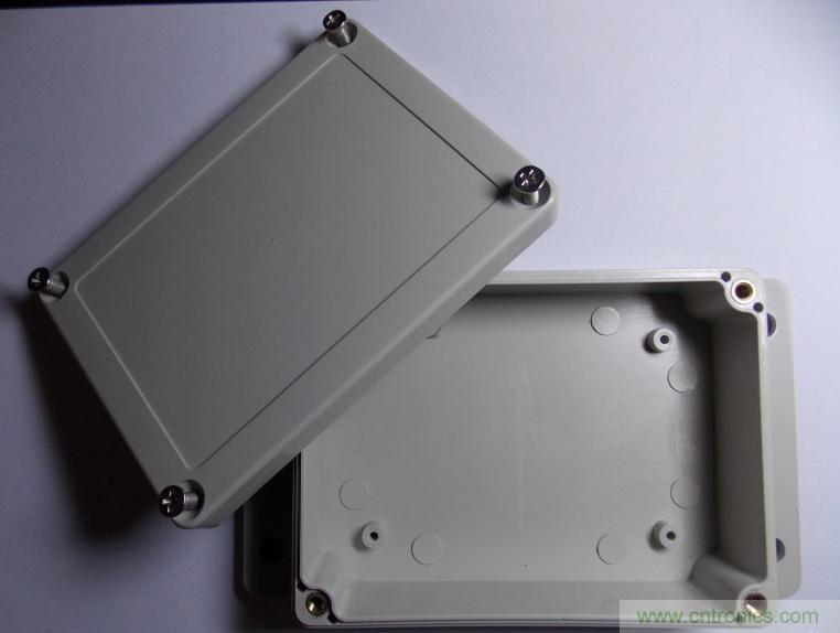 牛人全手工DIY:微電腦智能溫控市電開關(guān)