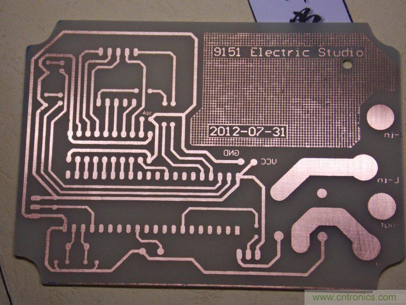 牛人全手工DIY:微電腦智能溫控市電開關(guān)