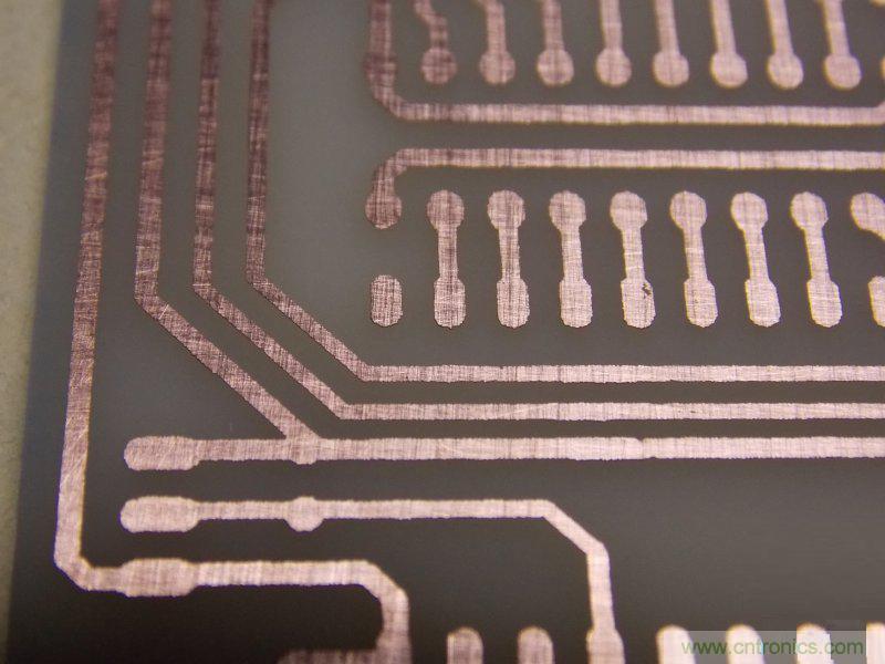 牛人全手工DIY:微電腦智能溫控市電開關(guān)