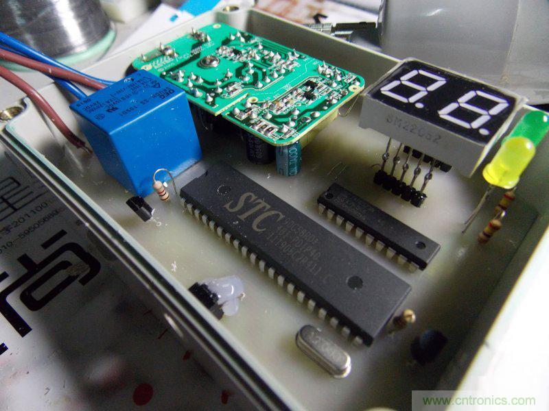 牛人全手工DIY:微電腦智能溫控市電開關(guān)