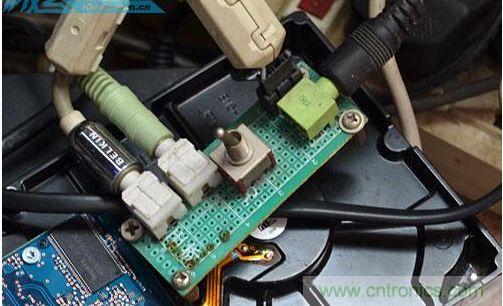 DIY：自制超炫音頻分配器，實現(xiàn)音箱共用