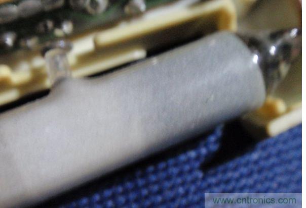 燈管，一頭黑了無法修復了