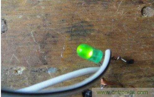 創(chuàng)意DIY！迷你風(fēng)力發(fā)電機(jī)！