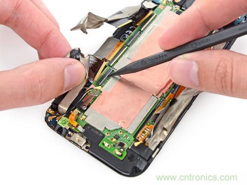 牛人強(qiáng)拆！新HTC One(M8)真機(jī)精密做工難修理