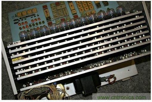 經典懷舊拆解！歷史彌留的可編程科學計算器 from 1966