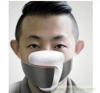 Frog Design 開發(fā)了一款可搭配手機應用程序使用的智能口罩概念原型，內(nèi)建粒子傳感器，能警告使用者何時該戴上口罩