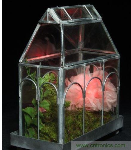 當傳感器讀到的數(shù)值低于閾值，則LED會閃爍紅光