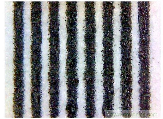 施樂(Xerox) Workcentre 5775(5mil的線寬和間距&mdash;&mdash;顯微鏡圖像)。這是一張好得多的打印圖