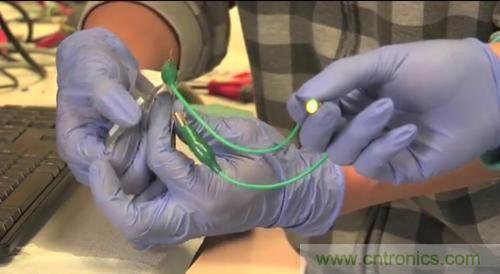 就是這么任性！柔性電池僅需1秒就充電完畢？