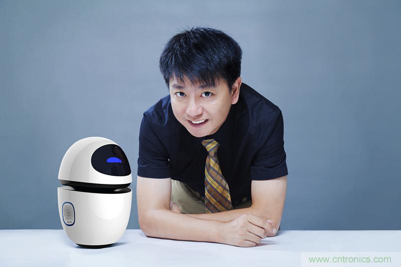 圖1，邱楠透露，狗尾草機(jī)器人小白將在2015年10月批量上市