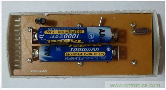 圖3：兩個傳統(tǒng)的AAA可充電堿性電池。