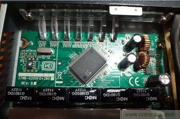 圖6：主系統(tǒng)電路板的細(xì)節(jié)特寫。