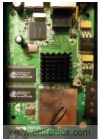 圖2：WPS54G打印服務(wù)器電路板正面。