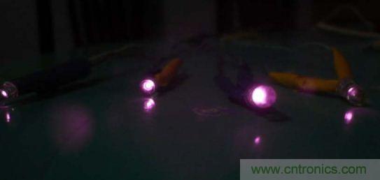 技術宅要逆天，DIY四點定位燈實現(xiàn)虛擬實境游戲