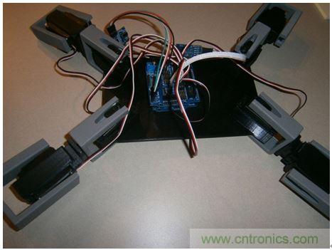 想要DIY一個會打招呼的超萌機(jī)器人嗎？猛戳這里