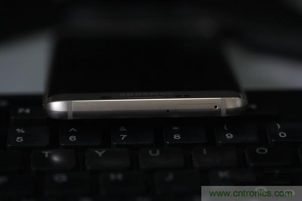 三星S6 Edge+拆解：比S6 Edge加在哪里？