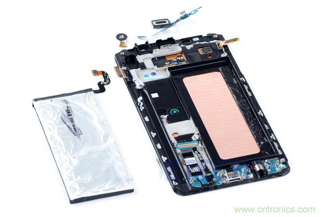 Galaxy Note5拆解，與S系列差距日漸模糊