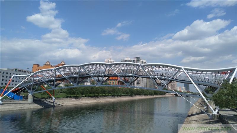 無邊框的 nubia Z9 ，一款既有驚喜，又有驚艷的智能手機