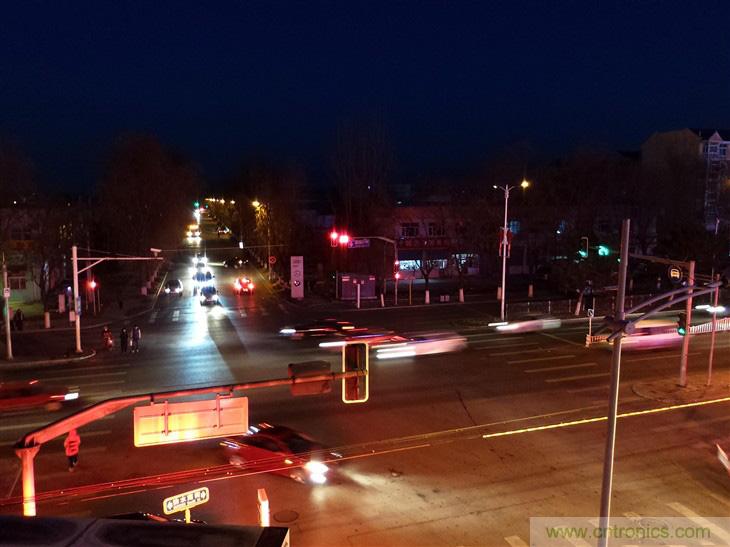 能媲美微單的 Zenfone Zoom測評(píng)：請叫我&ldquo;奧利奧&rdquo;拍照手機(jī)