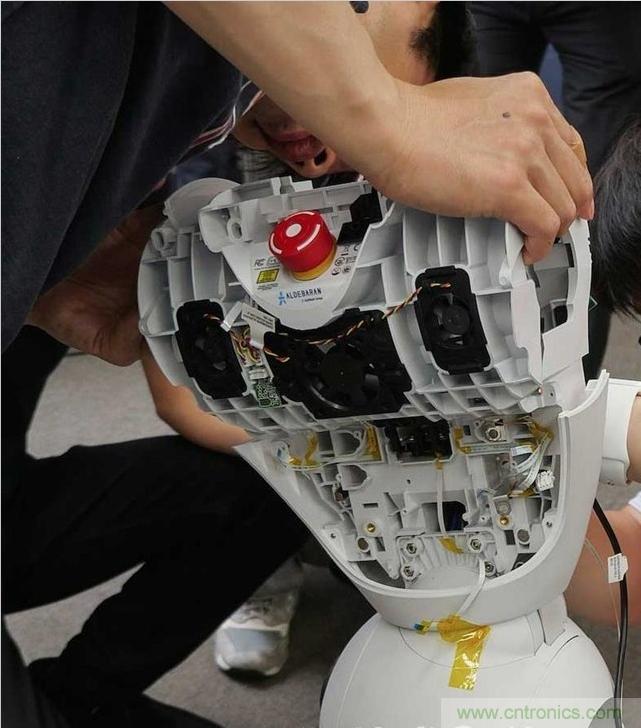 拆解筆記本不過癮，那就來拆拆日本情感機(jī)器人吧！