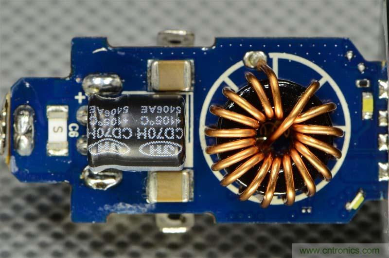 小米車載充電器拆解評測：49元能讓這枚&ldquo;子彈&rdquo;飛多遠(yuǎn)？