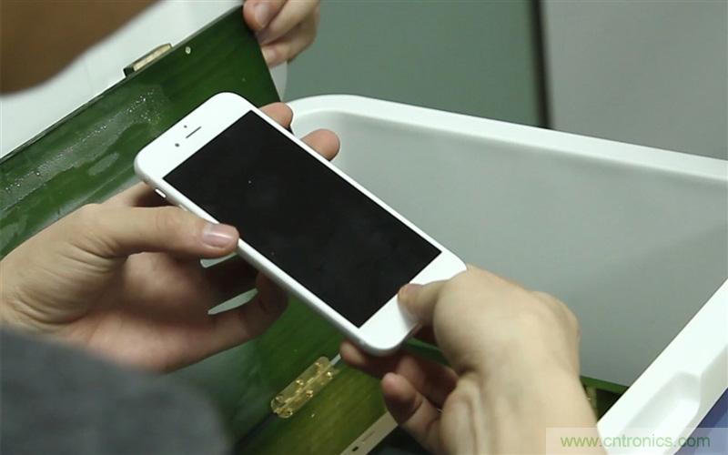 手機抗凍性能大挑戰(zhàn):iPhone被完爆