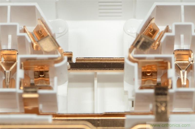 做工怒贊 神秘芯片！小米智能插線板拆解、評測