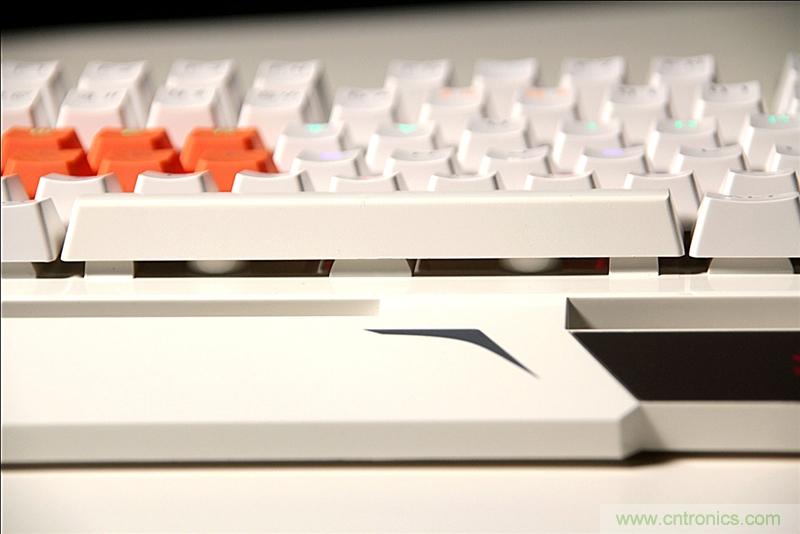 曾經(jīng)的網(wǎng)吧統(tǒng)治者&mdash;雙飛燕血手幽靈機(jī)械鍵盤，真世界最快？