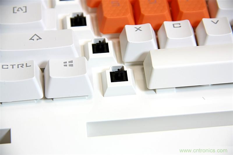 曾經(jīng)的網(wǎng)吧統(tǒng)治者&mdash;雙飛燕血手幽靈機(jī)械鍵盤，真世界最快？