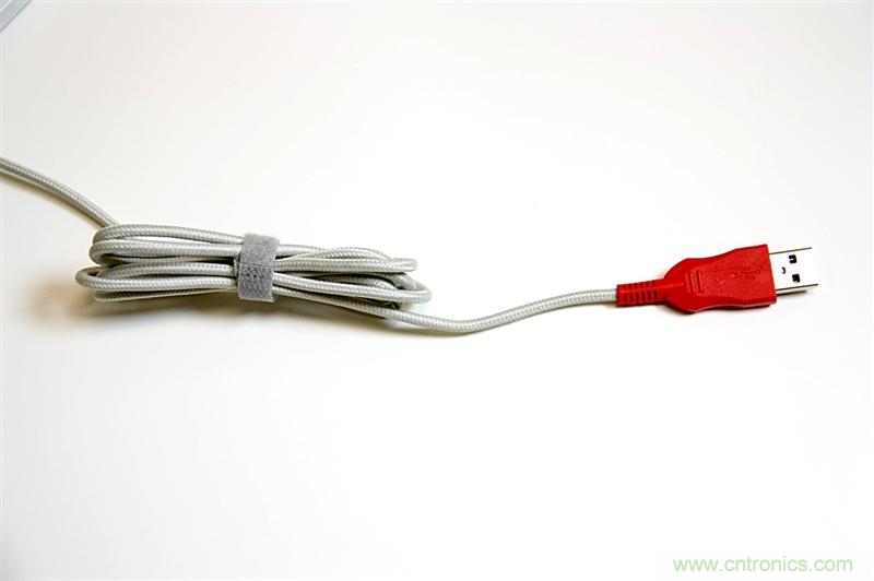 曾經(jīng)的網(wǎng)吧統(tǒng)治者&mdash;雙飛燕血手幽靈機(jī)械鍵盤，真世界最快？