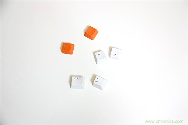 曾經(jīng)的網(wǎng)吧統(tǒng)治者&mdash;雙飛燕血手幽靈機(jī)械鍵盤，真世界最快？