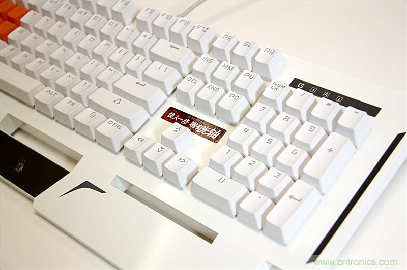 曾經(jīng)的網(wǎng)吧統(tǒng)治者&mdash;雙飛燕血手幽靈機(jī)械鍵盤，真世界最快？